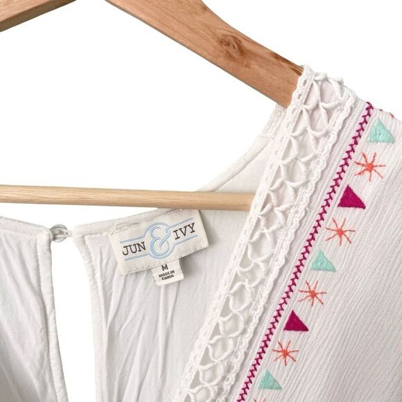 Jun & Ivy White Embroidered Floral V-Neck Short Sleeve Romper in Size Medium - Picture 16 of 16